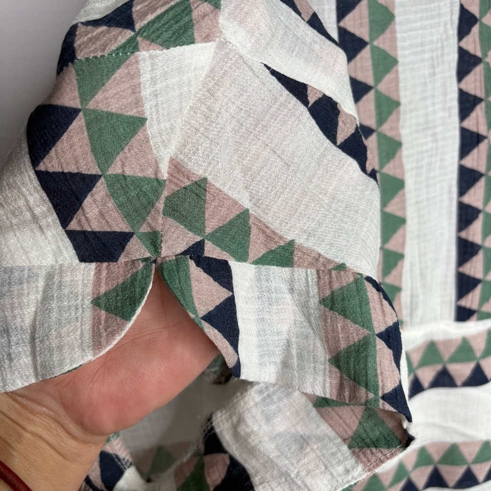 Geometric Patterned Women's Top - Picture 10 of 11